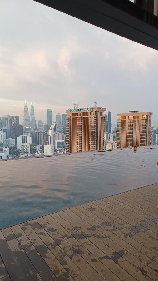 クアラルンプールLotus Infinity Pool At Lucentiaアパートメント エクステリア 写真