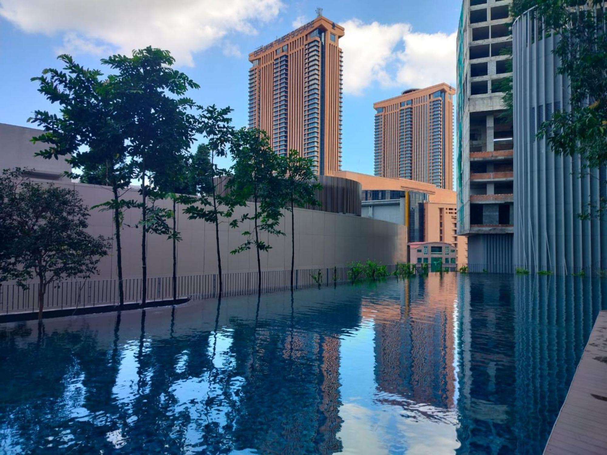 クアラルンプールLotus Infinity Pool At Lucentiaアパートメント エクステリア 写真